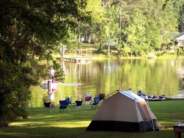 Family-Friendly Lakeside Cabin Rental with Great Fishing in East Texas - Gary City, Texas - glamping.directory
