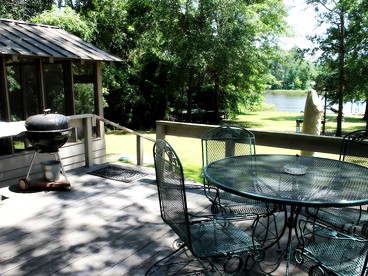 Family-Friendly Lakeside Cabin Rental with Great Fishing in East Texas - Gary City, Texas - glamping.directory