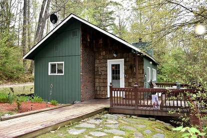 Your Perfect Getaway: Mountain Cabin Retreat with Hot Tub and Fireplace in Lisbon, NH - glamping.directory