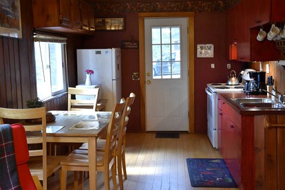 Your Perfect Getaway: Mountain Cabin Retreat with Hot Tub and Fireplace in Lisbon, NH - Lisbon, New Hampshire - glamping.directory