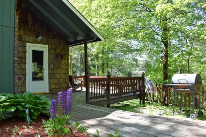 Your Perfect Getaway: Mountain Cabin Retreat with Hot Tub and Fireplace in Lisbon, NH - Lisbon, New Hampshire - glamping.directory