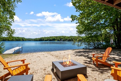 Idyllic Lakeside Getaway in Barnstead, New Hampshire - Barnstead, New Hampshire - glamping.directory