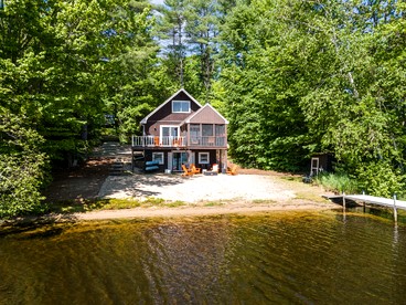 Idyllic Lakeside Getaway in Barnstead, New Hampshire - glamping.directory