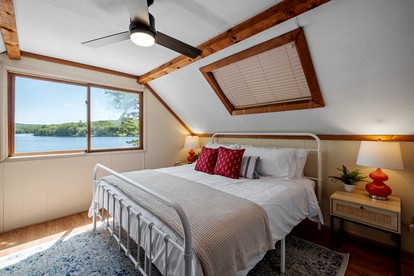 Idyllic Lakeside Getaway in Barnstead, New Hampshire - Barnstead, New Hampshire - glamping.directory