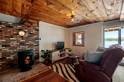 Idyllic Lakeside Getaway in Barnstead, New Hampshire - Barnstead, New Hampshire - glamping.directory