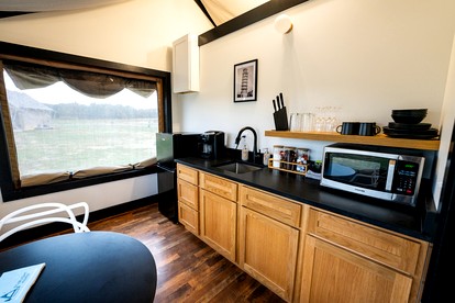 Luxurious Safari Tent for a Romantic Getaway in Cedar Bluff, Alabama - Cedar Bluff, Alabama - glamping.directory