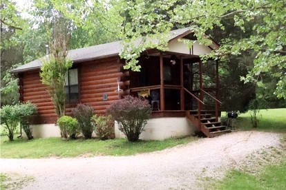 Cozy Cabin Retreat Close to Rivers and Lakes in Eureka Springs, Arkansas - Eureka Springs, Arkansas - glamping.directory