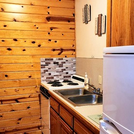 Cozy Cabin Retreat Close to Rivers and Lakes in Eureka Springs, Arkansas - Eureka Springs, Arkansas - glamping.directory