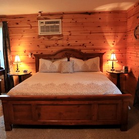 Cozy Cabin Retreat Close to Rivers and Lakes in Eureka Springs, Arkansas - Eureka Springs, Arkansas - glamping.directory
