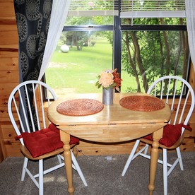 Cozy Cabin Retreat Close to Rivers and Lakes in Eureka Springs, Arkansas - Eureka Springs, Arkansas - glamping.directory