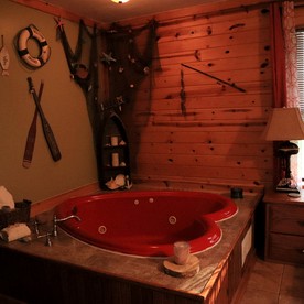 Cozy Cabin Retreat Close to Rivers and Lakes in Eureka Springs, Arkansas - Eureka Springs, Arkansas - glamping.directory