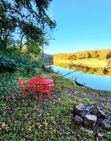 Cozy Cabin Retreat Close to Rivers and Lakes in Eureka Springs, Arkansas - Eureka Springs, Arkansas - glamping.directory