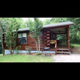 Cozy Cabin Retreat Close to Rivers and Lakes in Eureka Springs, Arkansas - glamping.directory