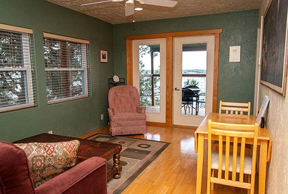 Pet-Friendly Cottage on Buchanan Lake near Marble Falls, Texas - Burnet, Texas - glamping.directory