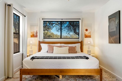 Cozy Cabin in Ingram, Texas for Romantic Weekends Away - Hunt, Texas - glamping.directory