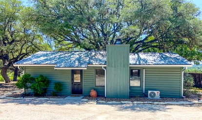 Cozy Cabin in Ingram, Texas for Romantic Weekends Away - glamping.directory