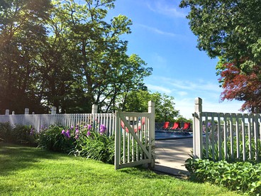 Lovely Cottage Rental with a Pool and Stunning Garden near Grand Rapids in Michigan - Grand Rapids, Michigan - glamping.directory
