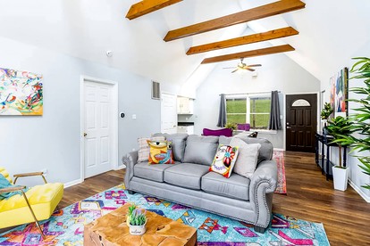 Log Cabin with new Hot Tub, Fire Pit and Game Room - Perfect for Your Family Getaway in Harpers Ferry, WV - Harpers Ferry, West Virginia - glamping.directory