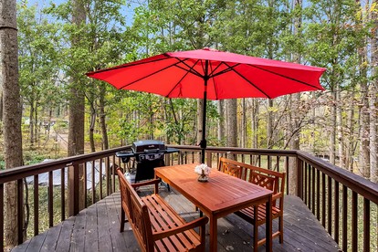 Log Cabin with new Hot Tub, Fire Pit and Game Room - Perfect for Your Family Getaway in Harpers Ferry, WV - Harpers Ferry, West Virginia - glamping.directory