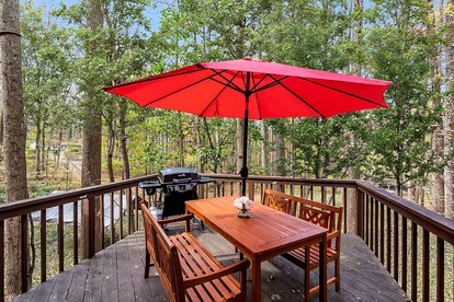 Log Cabin with new Hot Tub, Fire Pit and Game Room - Perfect for Your Family Getaway in Harpers Ferry, WV - Harpers Ferry, West Virginia - glamping.directory
