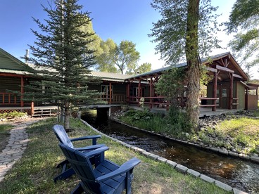 Beautiful Cabin Comfortable for Groups in Riverside, Wyoming - Riverside, Wyoming - glamping.directory