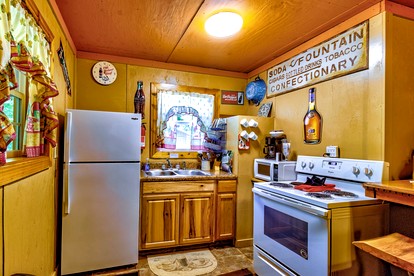Cozy Creekside Cabin Rental near Cherokee, North Carolina - Cherokee, North Carolina - glamping.directory
