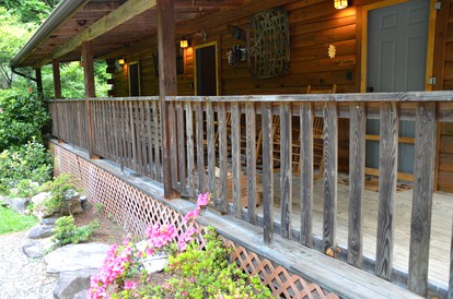 Cozy Creekside Cabin Rental near Cherokee, North Carolina - Cherokee, North Carolina - glamping.directory