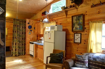 Cozy Creekside Cabin Rental near Cherokee, North Carolina - Cherokee, North Carolina - glamping.directory