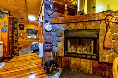 Cozy Creekside Cabin Rental near Cherokee, North Carolina - Cherokee, North Carolina - glamping.directory