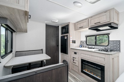 Charming Riverside Camper with Pool, Pickleball & Trails near Blue Ridge, Georgia - Blue Ridge, Georgia - glamping.directory