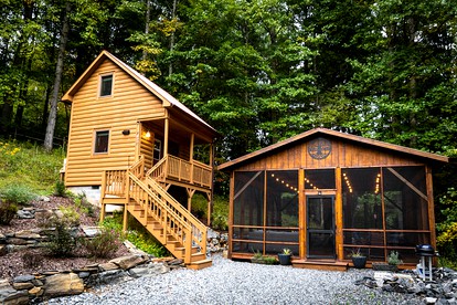 Tiny Luxury Getaway: Cabin in Todd, North Carolina with Hot Tub, Scenic Views, and Lounge Perfection - Todd, North Carolina - glamping.directory