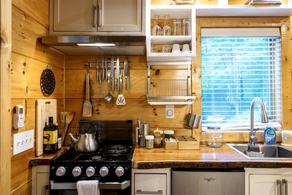 Tiny Luxury Getaway: Cabin in Todd, North Carolina with Hot Tub, Scenic Views, and Lounge Perfection - Todd, North Carolina - glamping.directory