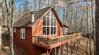 Cozy Cabin in the Heart of West Virginia, near Shenandoah National Park, with WiFi and a Fire Pit - Hedgesville, West Virginia - glamping.directory