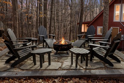 Cozy Cabin in the Heart of West Virginia, near Shenandoah National Park, with WiFi and a Fire Pit - Hedgesville, West Virginia - glamping.directory