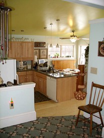 Cozy Bed and Breakfast Room Rental in The Finger Lakes Area, New York - Jerusalem, New York - glamping.directory
