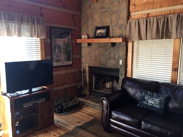 Secluded Log Cabin with Incredible Smoky Mountain Views near Gatlinburg, Tennessee - Gatlinburg, Tennessee - glamping.directory