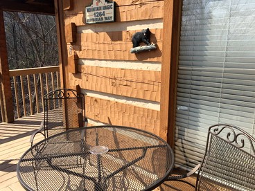 Secluded Log Cabin with Incredible Smoky Mountain Views near Gatlinburg, Tennessee - Gatlinburg, Tennessee - glamping.directory