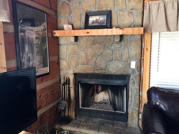 Secluded Log Cabin with Incredible Smoky Mountain Views near Gatlinburg, Tennessee - Gatlinburg, Tennessee - glamping.directory