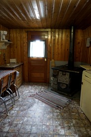 Remote and Cozy Mountain Cabin Nestled in the Poudre Canyon, Perfect for a Pet Friendly Glamping Retreat - Bellvue, Colorado - glamping.directory