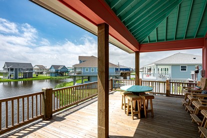 Glorious Beach House with Fantastic Sights in Crystal Beach, Texas - Crystal Beach, Texas - glamping.directory