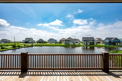 Glorious Beach House with Fantastic Sights in Crystal Beach, Texas - Crystal Beach, Texas - glamping.directory