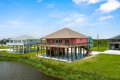Glorious Beach House with Fantastic Sights in Crystal Beach, Texas - glamping.directory