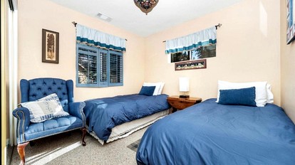 Charming Cabin for Winter and Water Sports Fans Near Big Bear Lake, California - Arrowbear Lake, California - glamping.directory