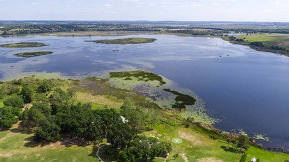 Modern 3-Bedroom Lakefront Home with Pool, Patio & Private Helipad in Clermont, Florida - Clermont, Florida - glamping.directory