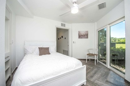 Modern 3-Bedroom Lakefront Home with Pool, Patio & Private Helipad in Clermont, Florida - Clermont, Florida - glamping.directory