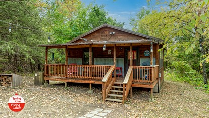 Incredible Wooden Cabin with Fire Pit in Miami, Oklahoma - Miami, Oklahoma - glamping.directory