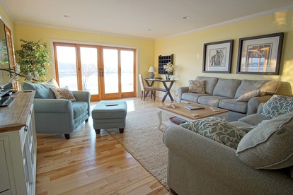 Elegant Waterfront Vacation Rental with a Pool and Spa near Saugatuck, Michigan - Douglas, Michigan - glamping.directory