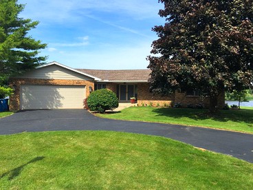 Elegant Waterfront Vacation Rental with a Pool and Spa near Saugatuck, Michigan - Douglas, Michigan - glamping.directory