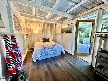 Unique Cabin for a Romantic Getaway Surrounded by Nature in Kealakekua, Hawaii - Kealakekua, Hawaii - glamping.directory