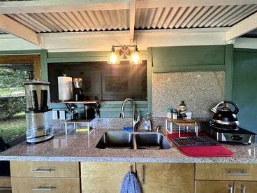 Unique Cabin for a Romantic Getaway Surrounded by Nature in Kealakekua, Hawaii - Kealakekua, Hawaii - glamping.directory